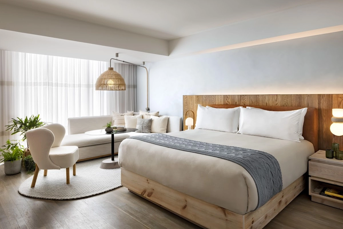 1 Hotel Toronto 1