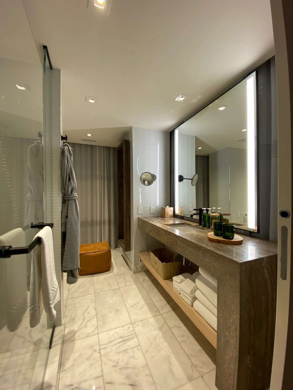 1 Hotel Toronto 3