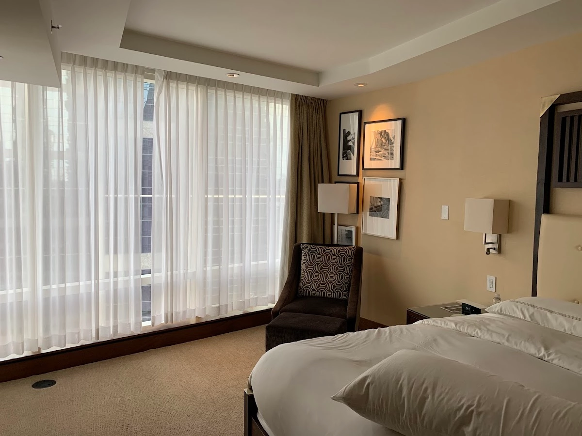 Shangri-La Hotel, Toronto 1
